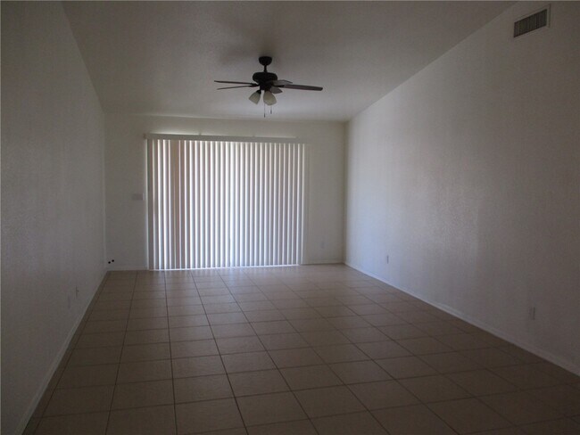 Building Photo - 5543 Clubhouse Ct