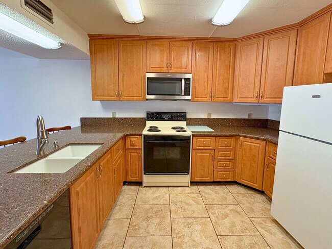 Building Photo - Spacious 2 Bed / 2 Bath Condo – 55+ Community | Largo, FL