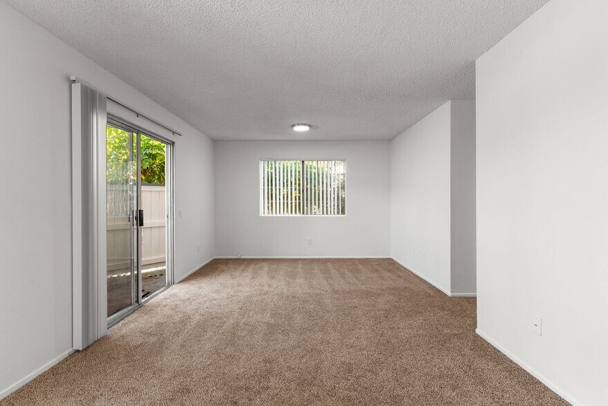 Building Photo - 1075 Loma Ave