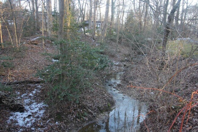 Building Photo - 9944 Murnane St