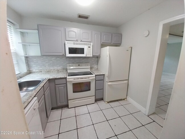 Building Photo - 1390 S Park Ave