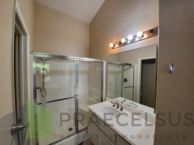 Building Photo - Gorgeous Townhome in Sorrento Valley