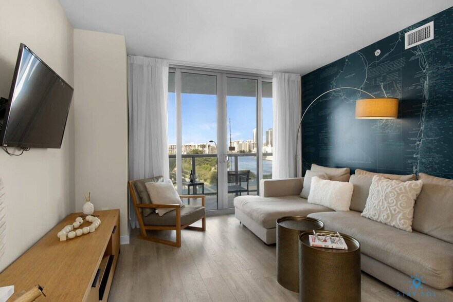 Building Photo - 2602 E Hallandale Beach Blvd