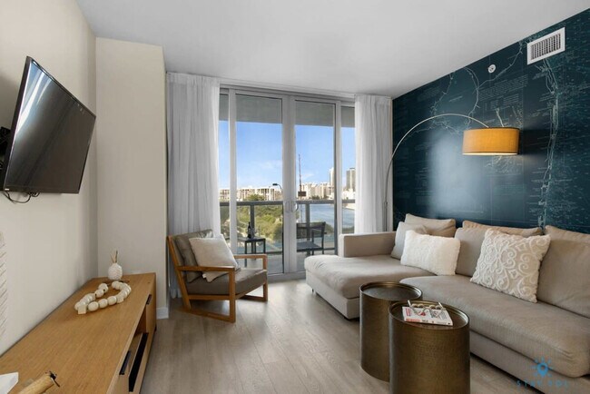 Building Photo - 2602 E Hallandale Beach Blvd