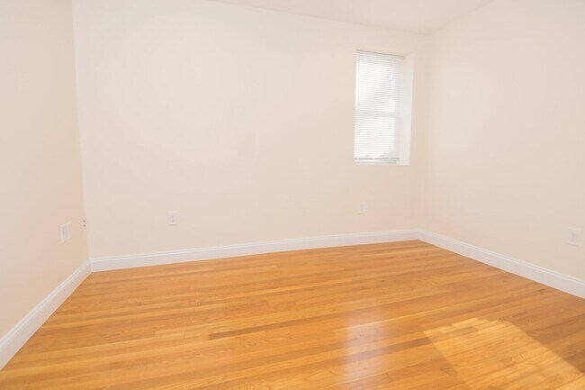 Building Photo - 1805 Beacon St
