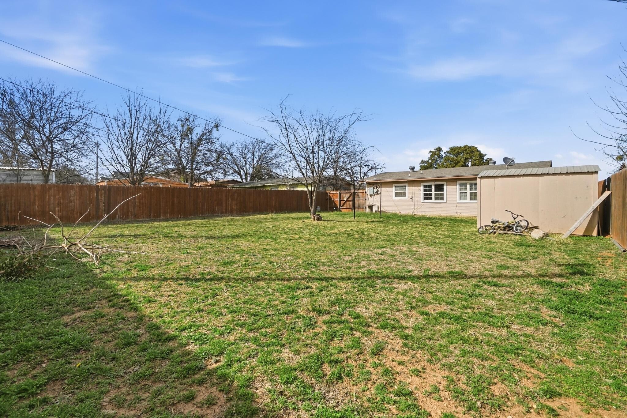 Building Photo - 1741 Pasadena Dr