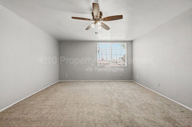 Building Photo - 3236 E Hiddenview Dr
