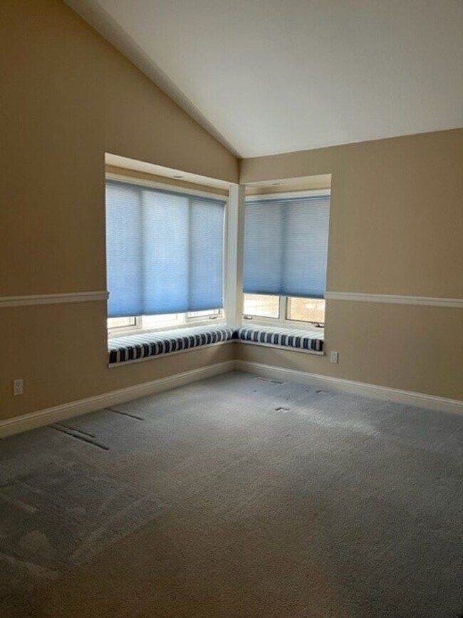 Building Photo - Large 3 Bed/2 Bath Home in the Mountain Hi...