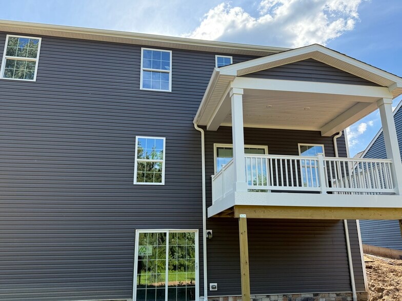 Building Photo - 801 Miramar Ln