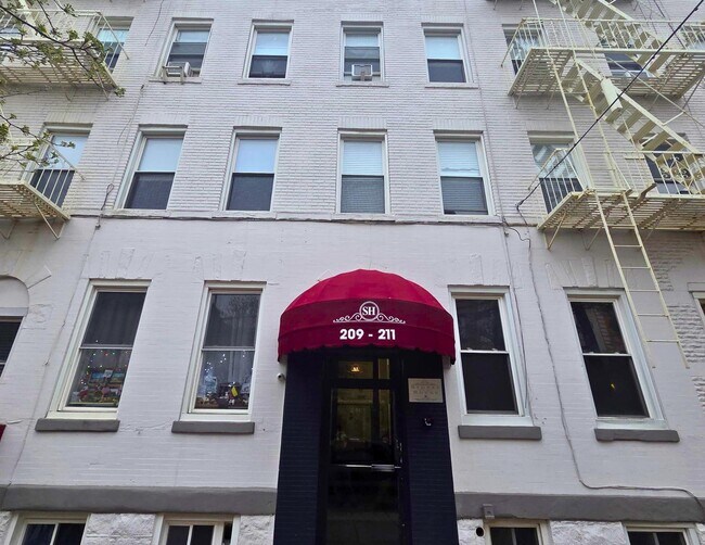 Building Photo - 209-211-211 48th St