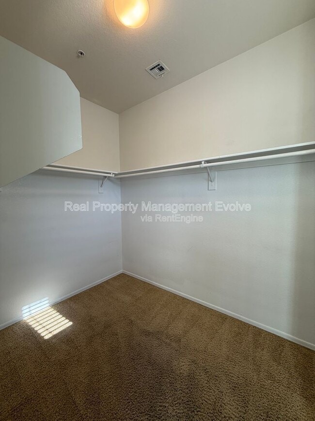 Building Photo - 1702 E Bell Rd