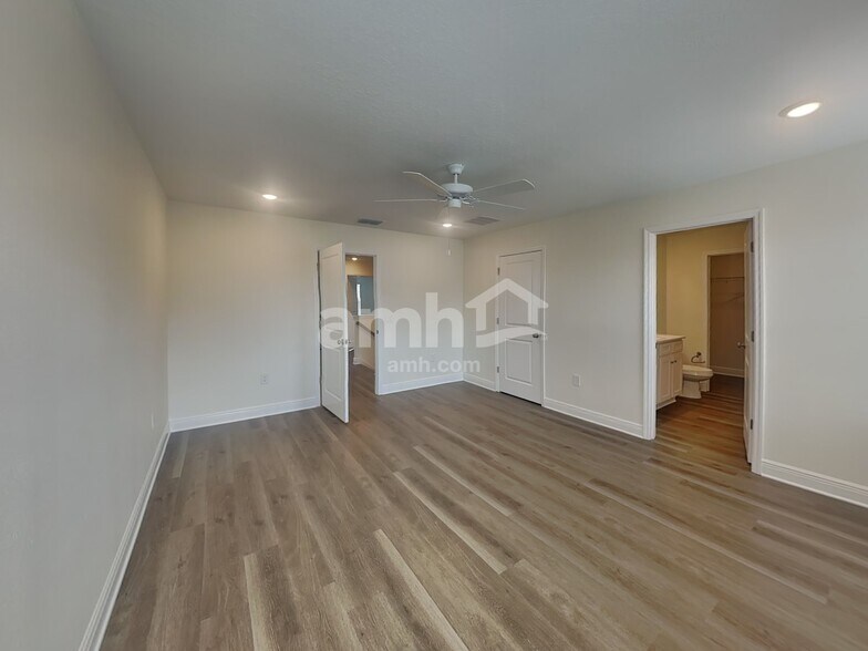 Building Photo - 5933 Sycamore Pl St