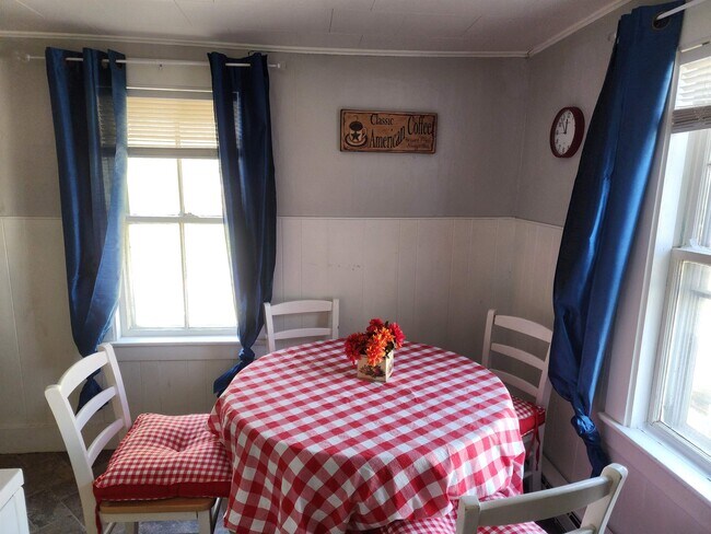 Building Photo - 6 Hager Ln