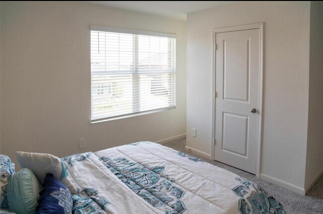 Building Photo - 1609 Shadow Hawk Dr
