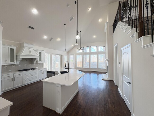 Building Photo - 7952 Ashwood Ln
