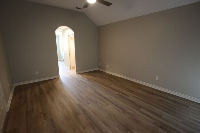 Building Photo - Coming Soon! - Beautiful 3 Bedroom, 2 Bath Home in Tyler! Gated Community!