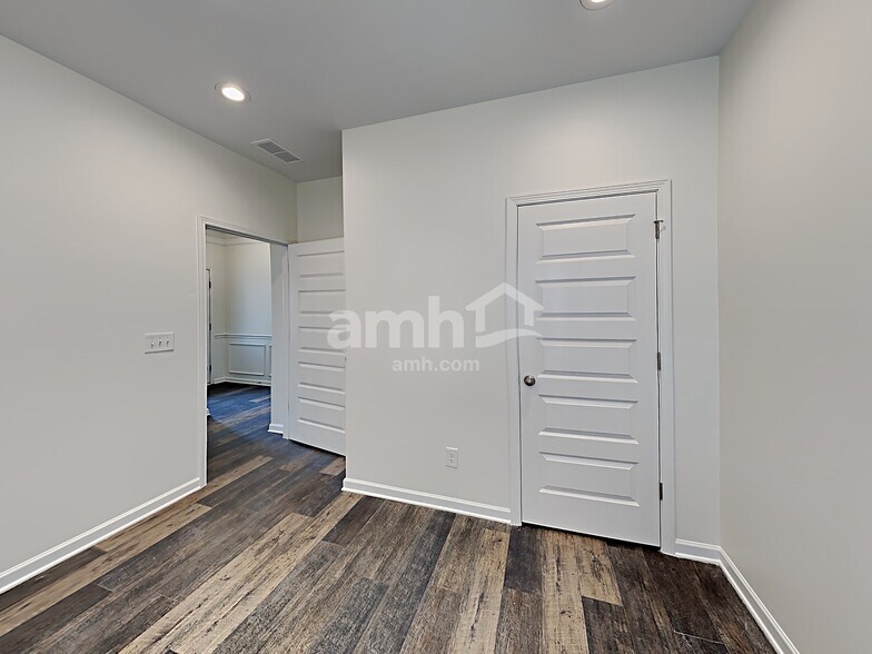 Building Photo - 260 Deodar Ln