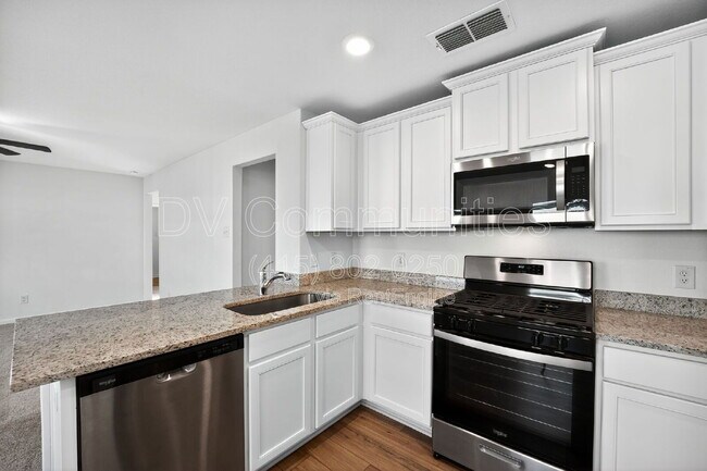 Building Photo - 582 Gabbro Gdns