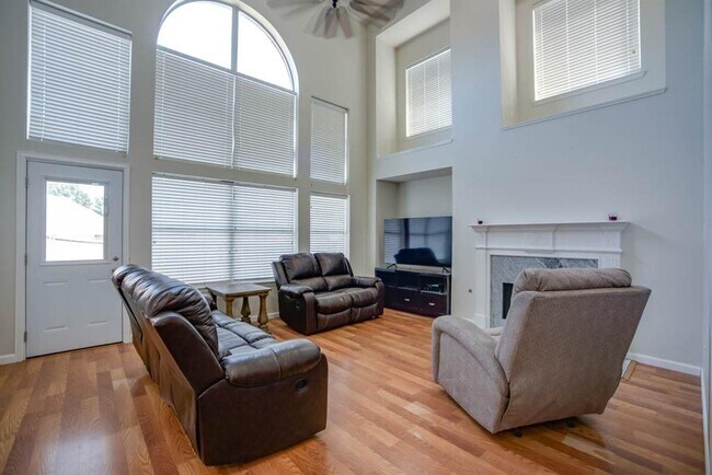 Building Photo - 2617 Black Canyon Dr