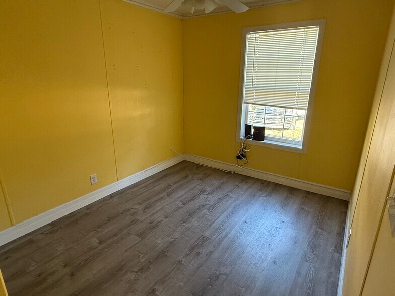 Building Photo - 128 Park Blvd