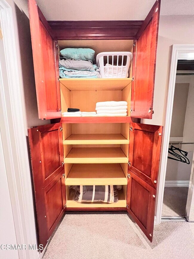 Building Photo - 14242 Burbank Blvd