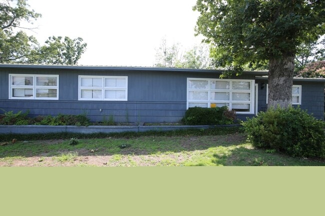 Building Photo - 2816 8th St NE