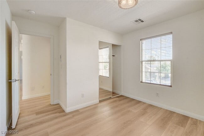 Building Photo - 10808 Wallflower Ave