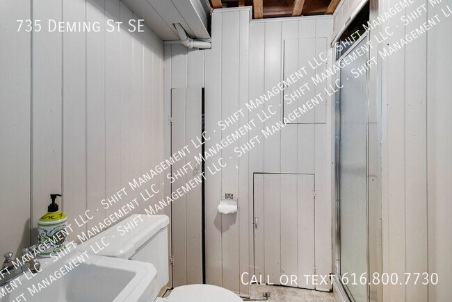 Building Photo - 735 Deming St SE
