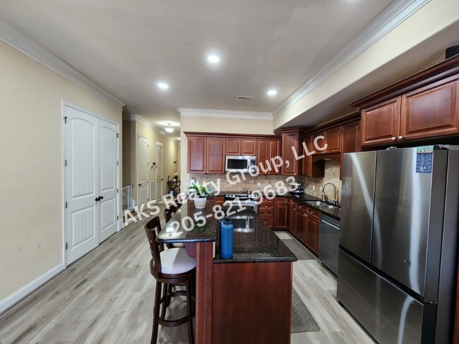 Building Photo - 732 Flag Cir