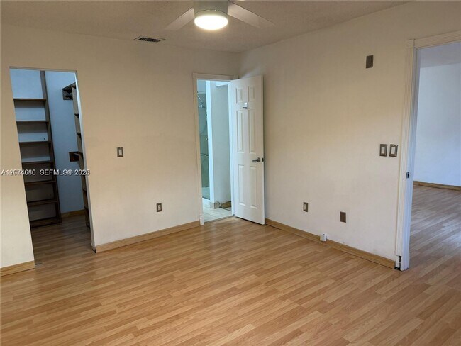 Building Photo - 20800 NE 8th Ct