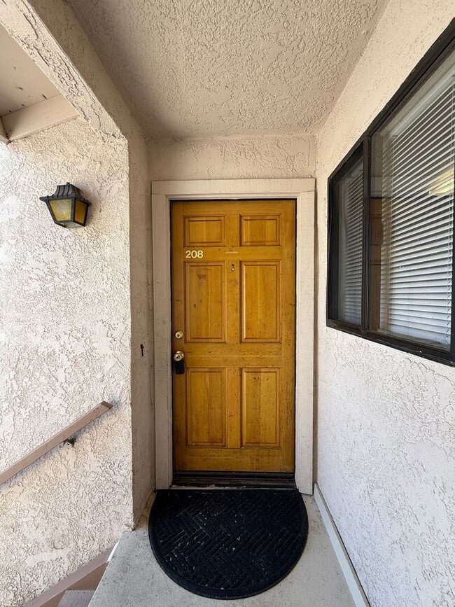 Building Photo - Quail Meadows Upstairs Condo with Easy Access to 101 Frwy/VSFB