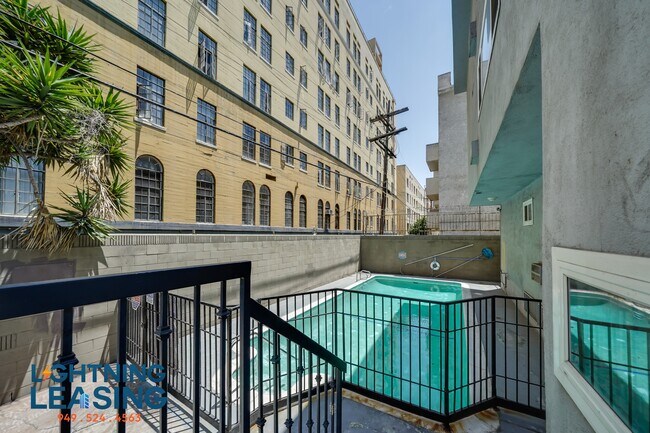 Building Photo - 702 Irolo St