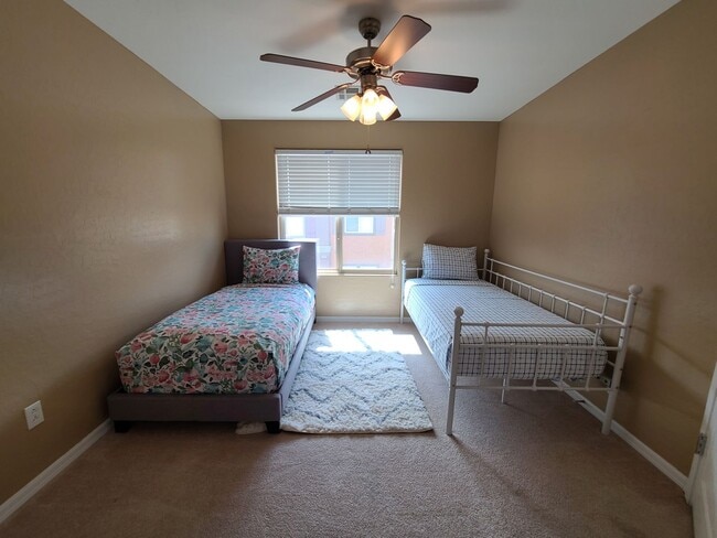 Building Photo - Fully Furnished 3 Bedrooms 2 Car Garage with Community Pool & Spa