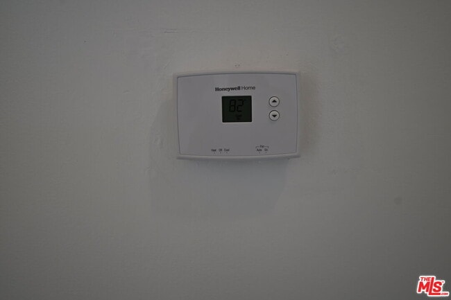 Building Photo - 644 N Manhattan Pl