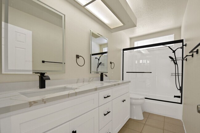 Building Photo - Stunning 4BR/3BA in Central Park Featuring Main-Level Bedroom & Bath!