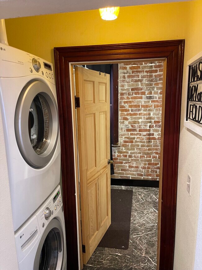 Building Photo - 308 Inca St