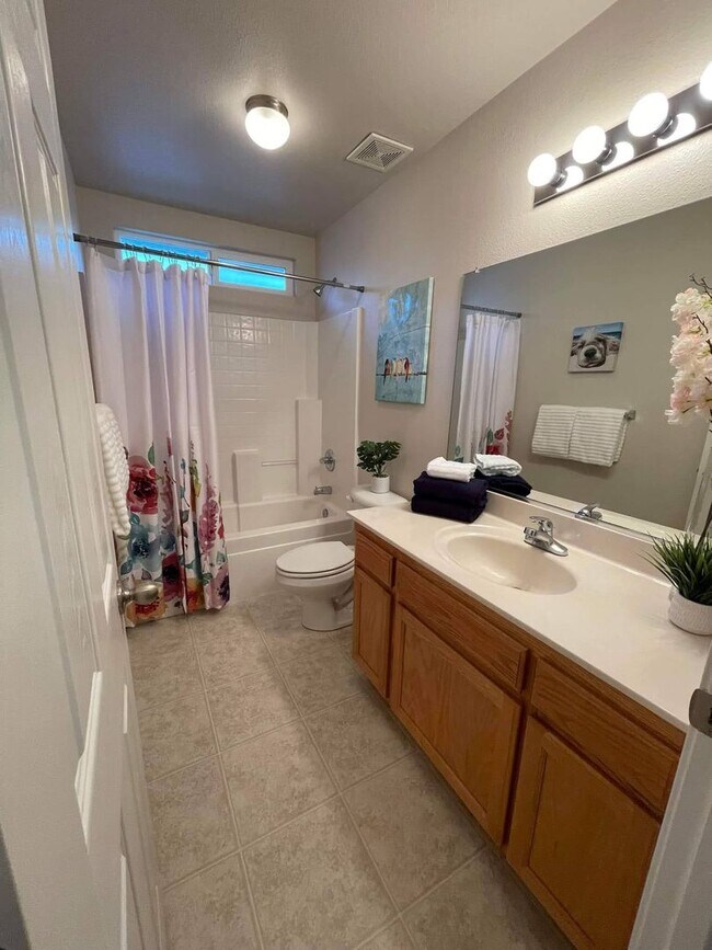 Building Photo - 3 Bedroom House Available Now