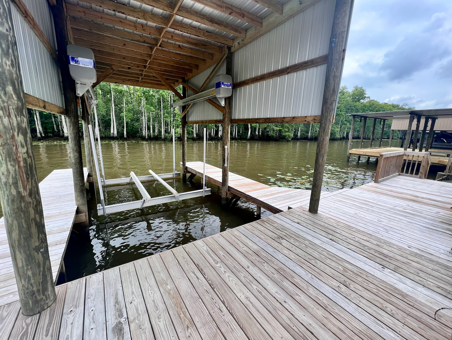 Covered boat lift - 23372 Chene Blanc Ln