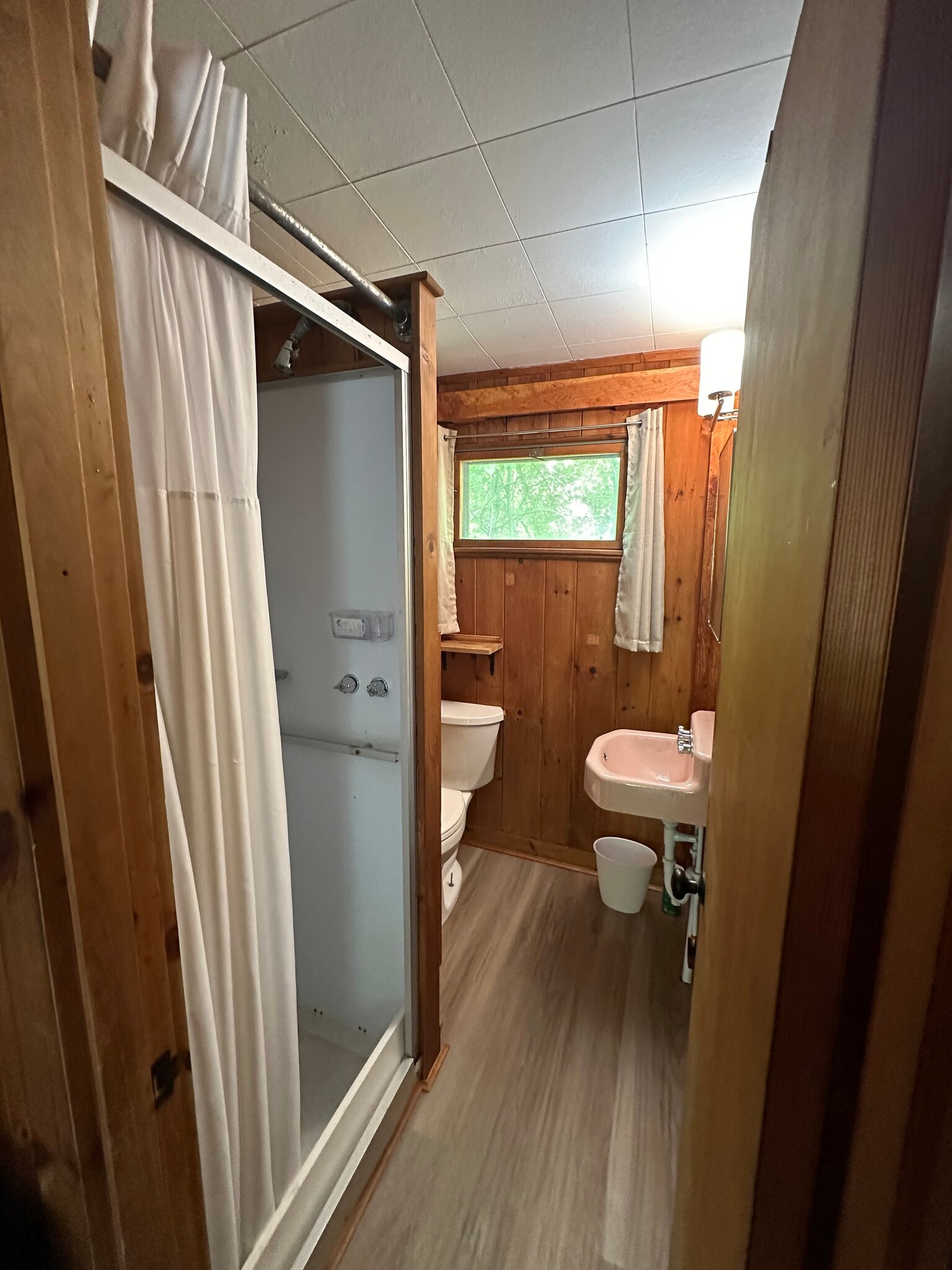 Building Photo - 14 Lake Shore Dr