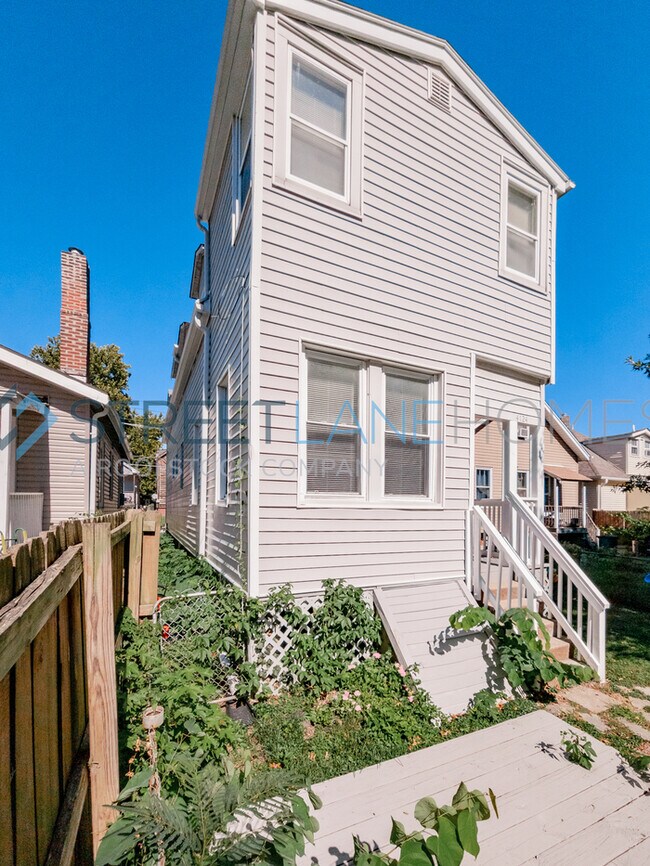 Building Photo - REDUCED!