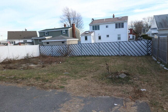 Building Photo - 141 Derby Rd