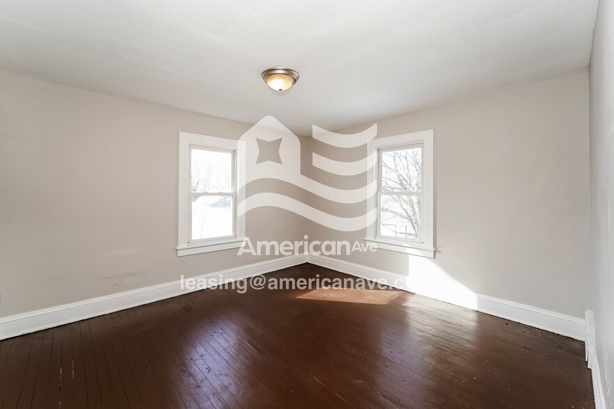 Building Photo - 400 Noble Ave