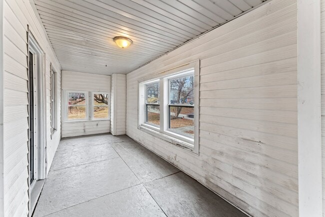 Building Photo - COMING SOON!! Charming 2-Bedroom Haven in Kansas City Northland!