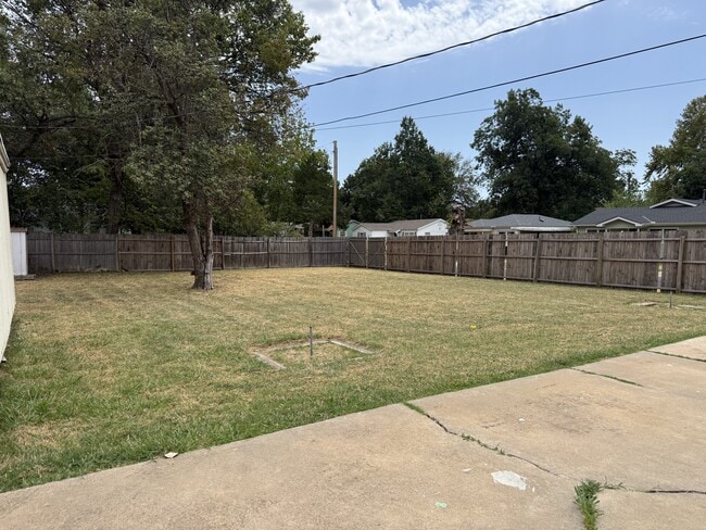 Building Photo - 631 Villa Dr