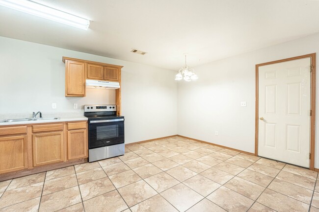 Building Photo - 403 E Southern Trace Dr