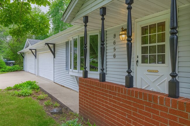Building Photo - Rare, Must See Rambler in Cottage Grove