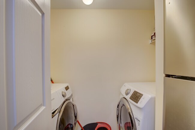 Building Photo - 17100 N Bay Rd