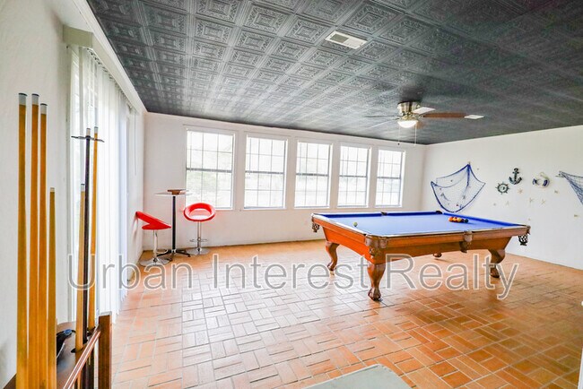 Building Photo - 424 Beach Dr