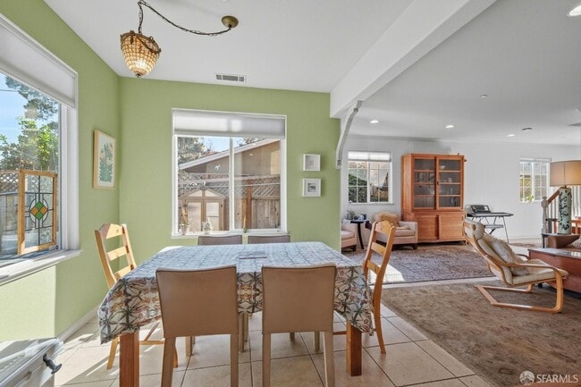 Building Photo - 820 Almar Ave