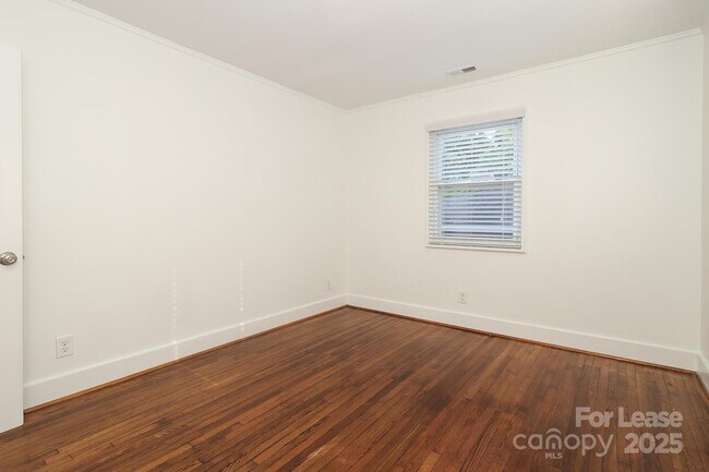 Building Photo - 5310 Buckingham Dr